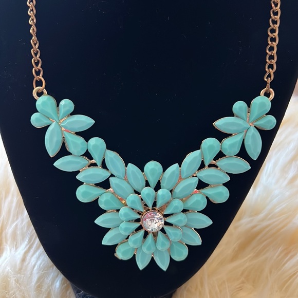 Super cute Necklace - Picture 2 of 2